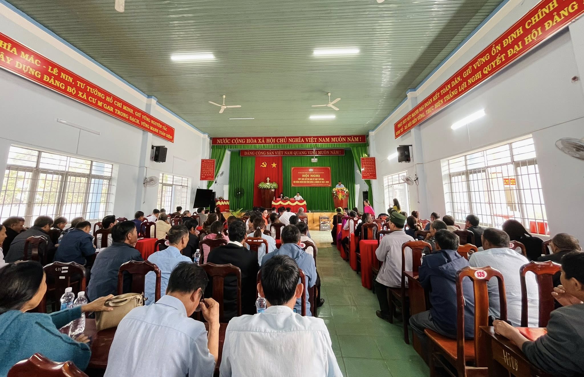 HỘI NGHỊ TIẾP XÚC CỬ TRI SAU KỲ HỌP THỨ HAI 1